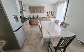Maison neuve contemporaine parking